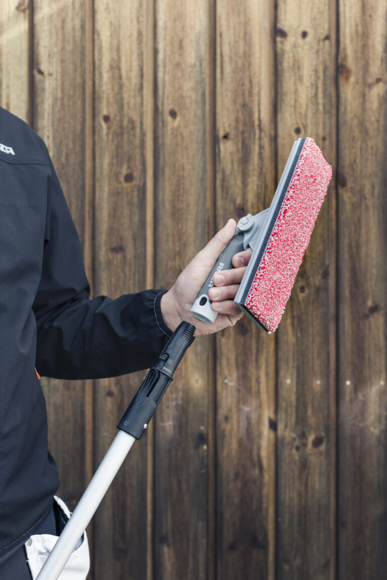 Altanverktyg 2-i-1 monterat på förlängningsskaft