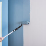 måla vägg med roller och förlängningsskaft